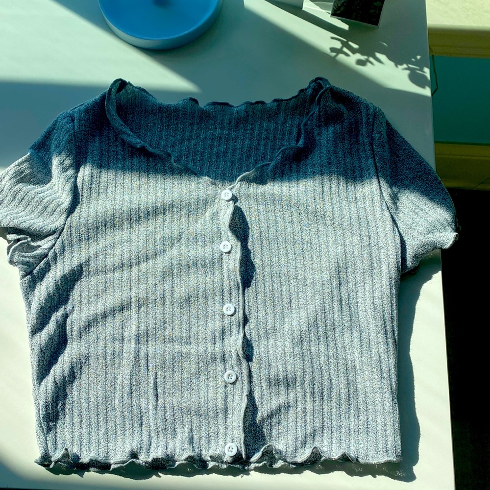a very cute gray top with ruffled ends and crop from shein great quality